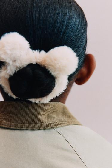PACK OF TWO FAUX FUR EAR SCRUNCHIES - Ecru by Zara