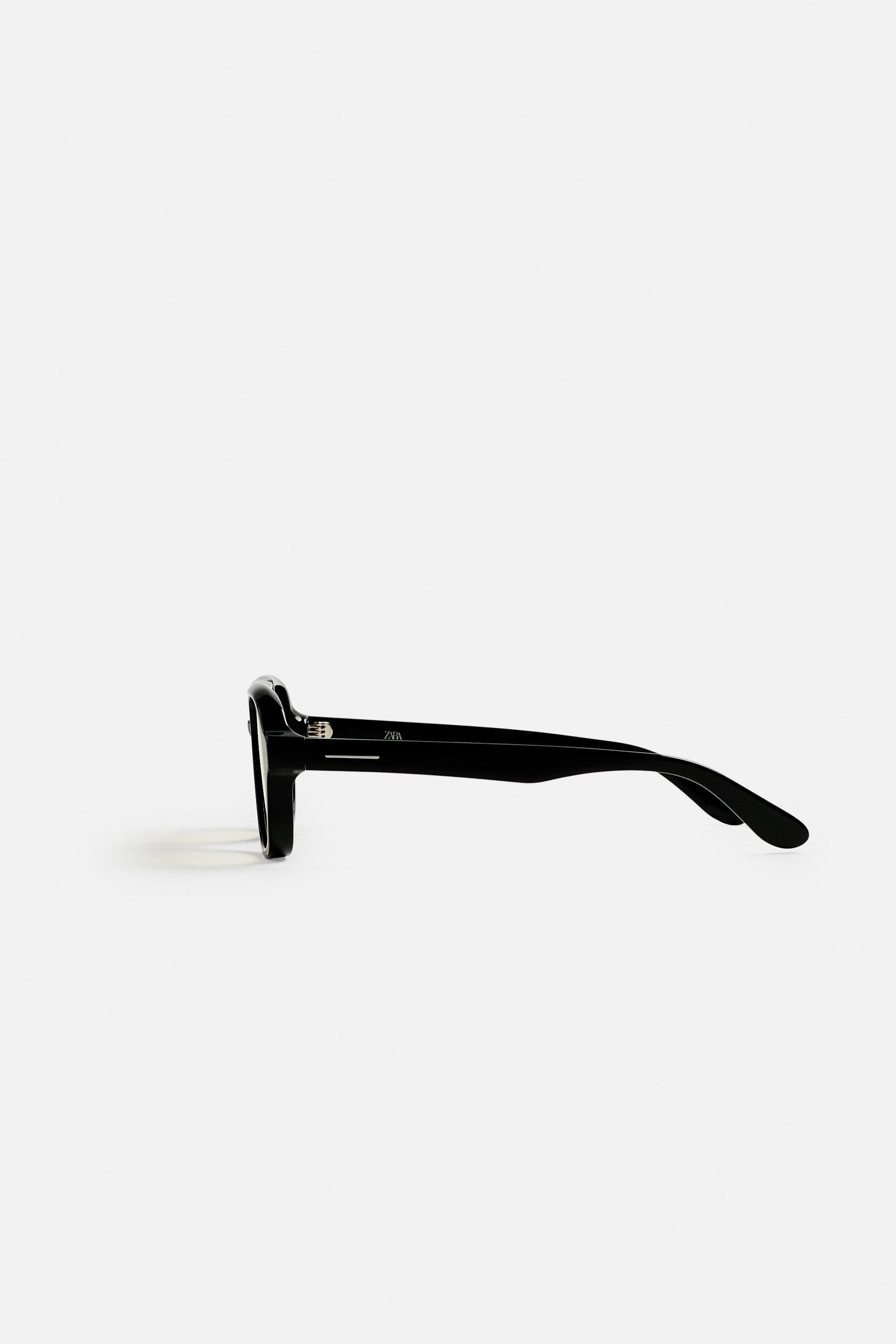 LUNETTES DE SOLEIL CARRÉES