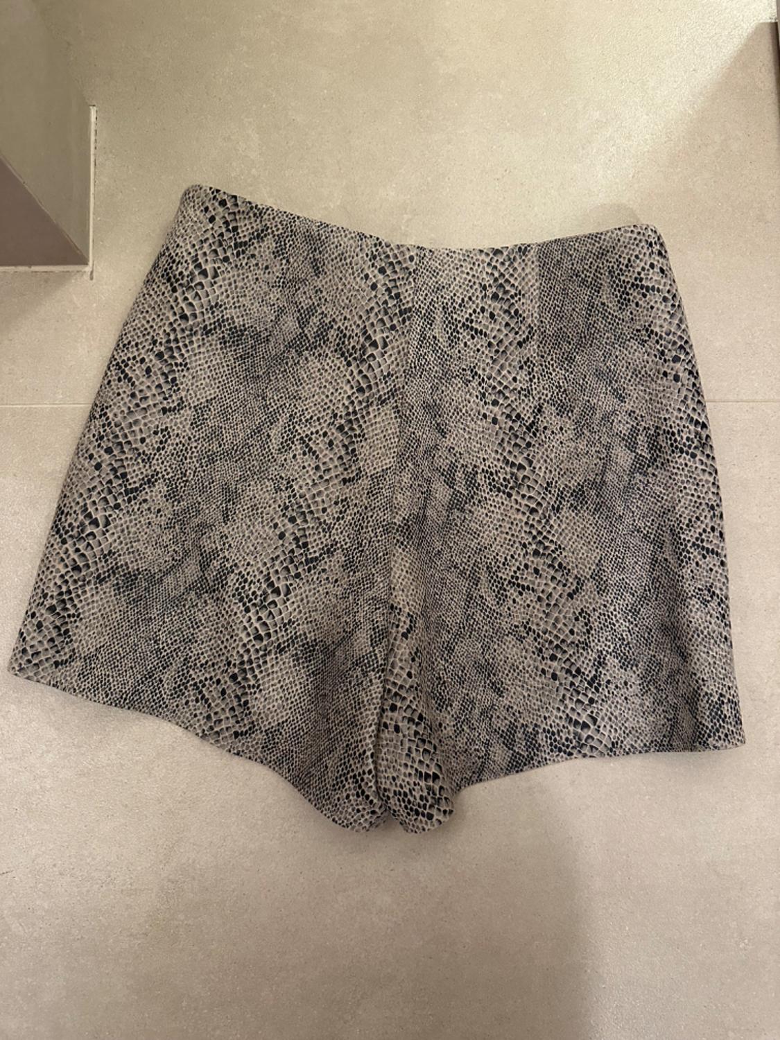 SNAKESKIN PRINT SKORT - Image 3