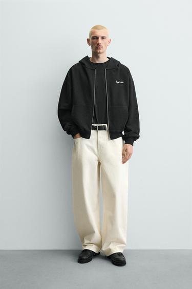 SWEATSHIRT CROPPED FIT TUDUNG TEKS BERMOTIF - Hitam dari Zara