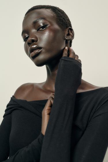 Zara ASYMMETRIC NECK T-SHIRT - Black