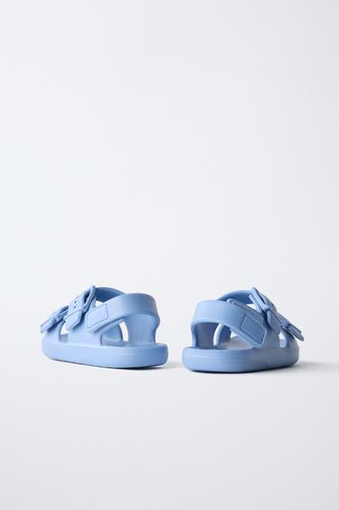 SANDALES EN CAOUTCHOUC À BOUCLES - Bleu de Zara - Image 4