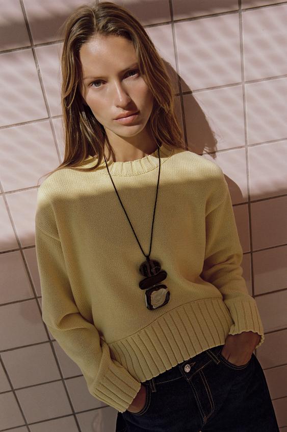 ASYMMETRIC HEM KNIT SWEATER