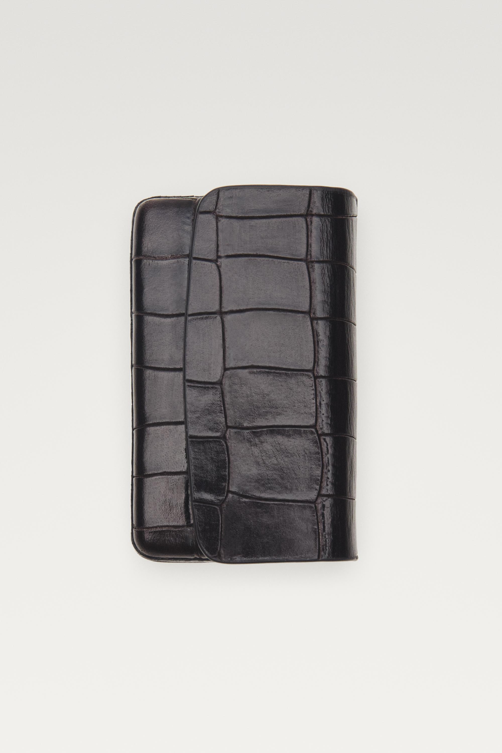 Crocodile-textured leather card holder — Brown