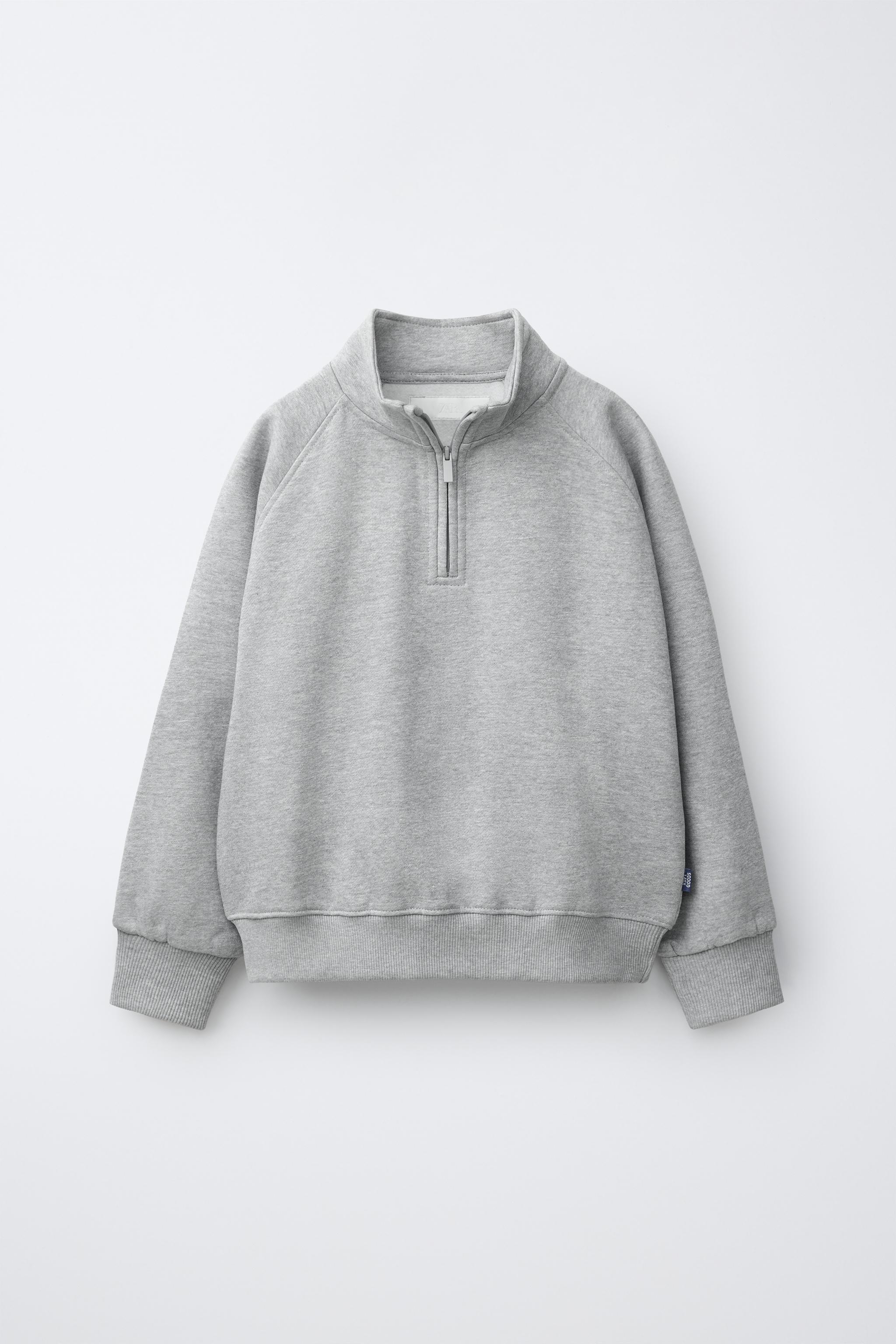 SWEAT UNI À ÉTIQUETTE