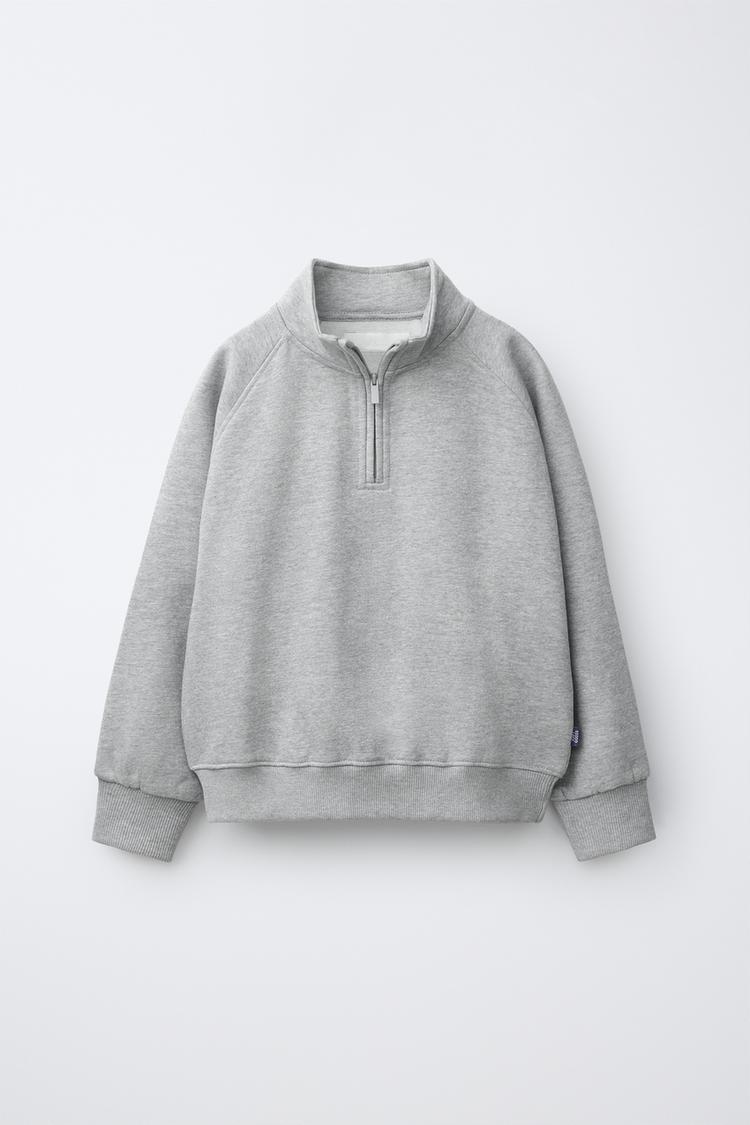 Sudadera lisa etiqueta