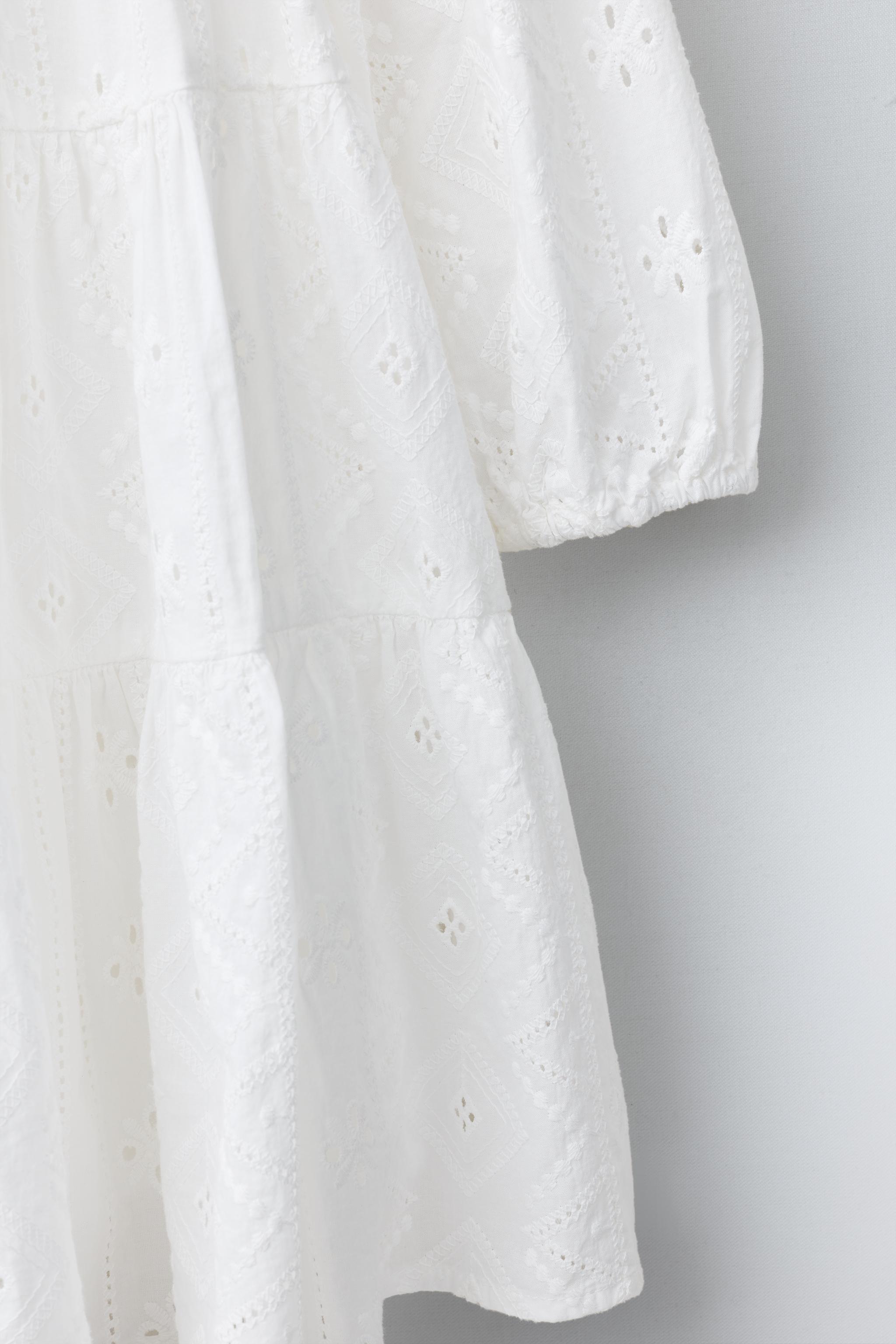 ROBE ROMANTIQUE À EMPIÈCEMENTS