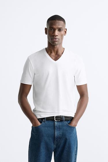 CAMISETA CUELLO PICO BÁSICA - Blanco de Zara