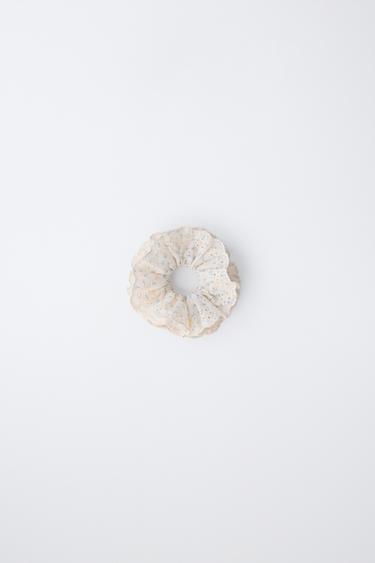 LLASTIK FLOKËSH ME LULE TË QËNDISURA - Ngjyrë natyrale nga Zara - Imazh 0