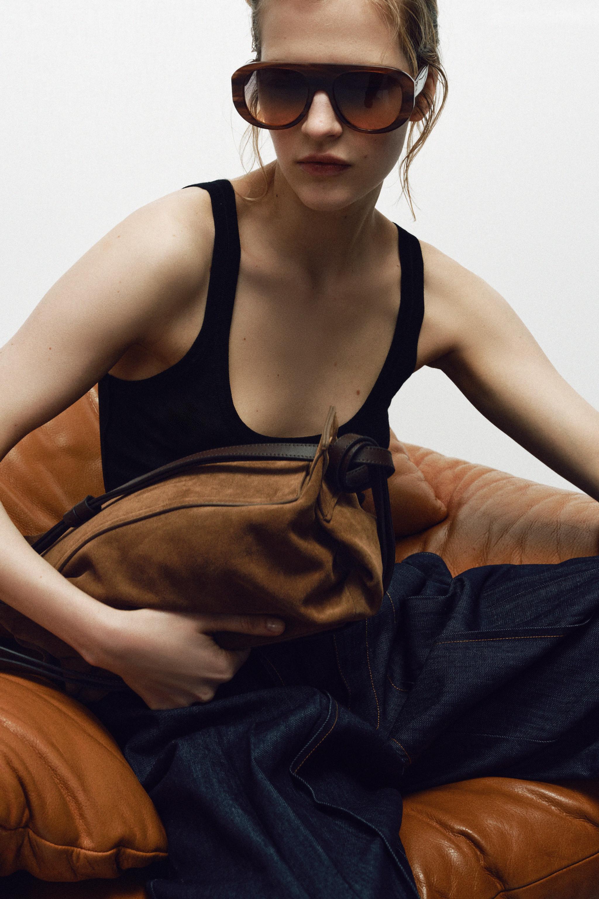SAC À MAIN EN CUIR ALLONGÉ