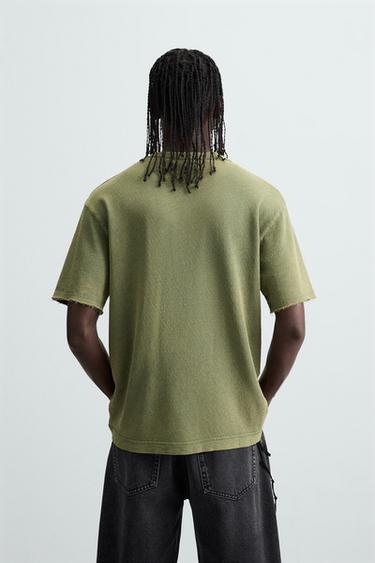 T-SHIRT EN MAILLE IMPRIMÉ DÉLAVÉ - Vert de Zara - Image 2