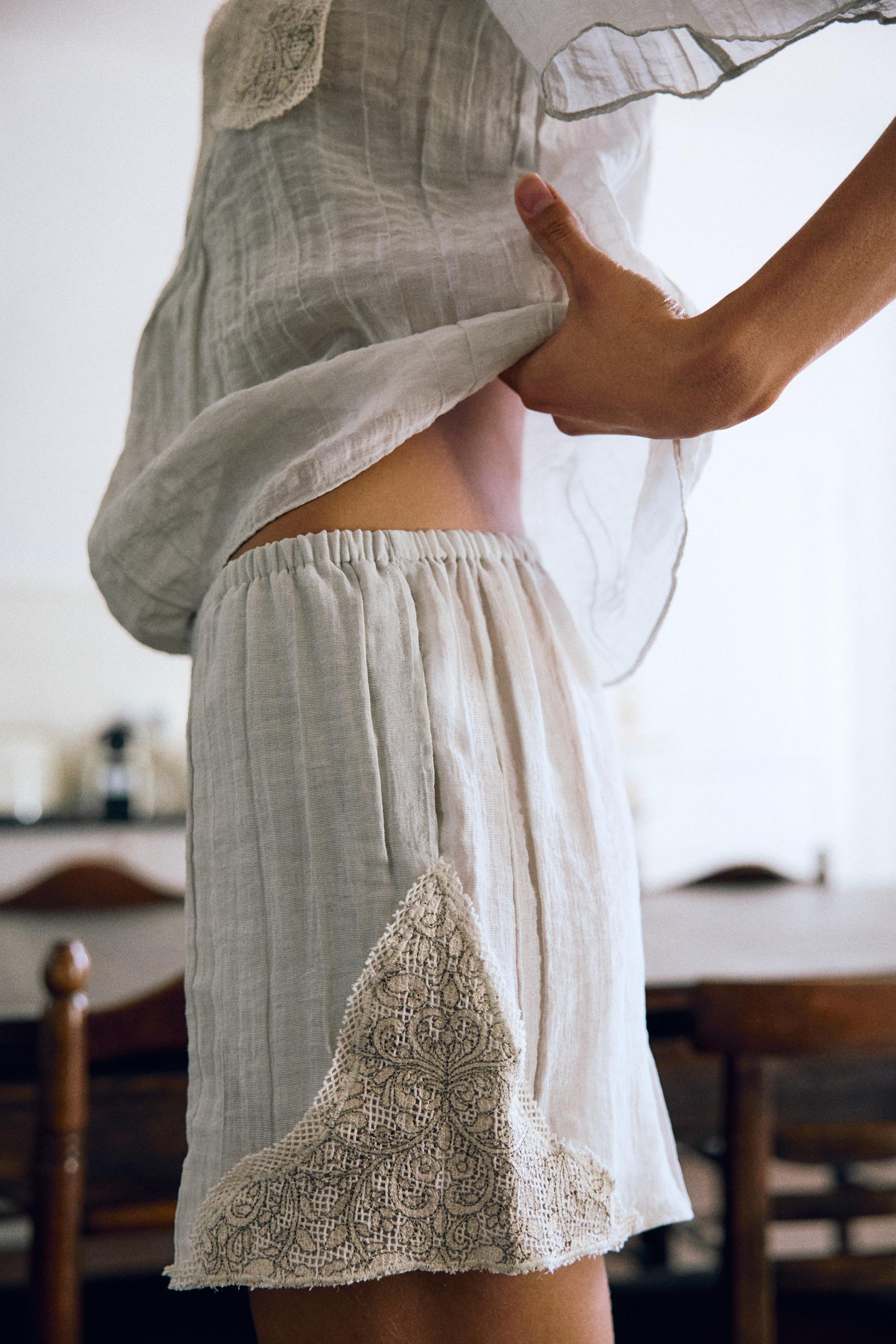 Женские шорты Zara EMBROIDERED LACE SHORTS — фото 2