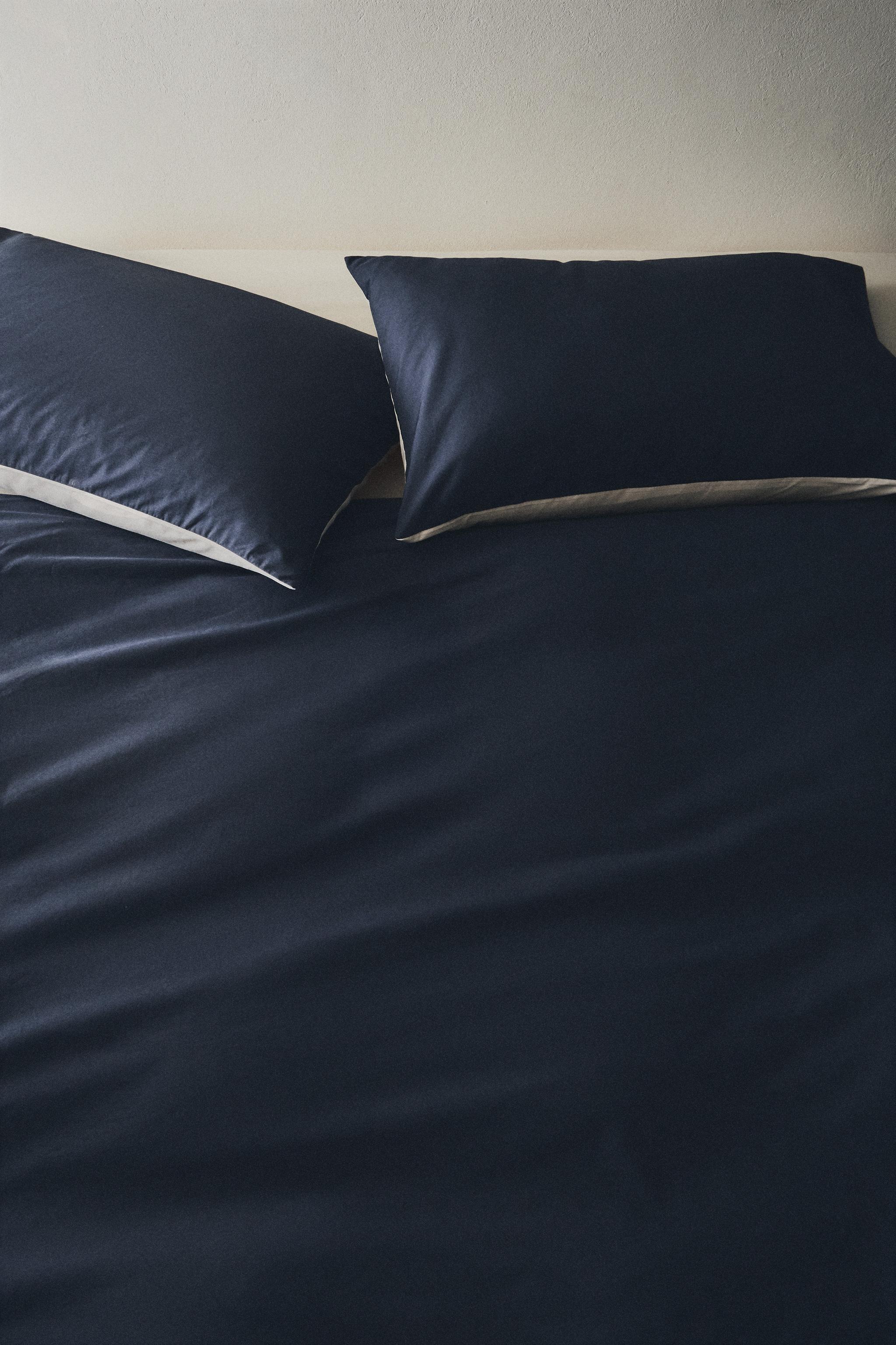 REVERSIBLE PERCALE BEDDING SET (200 THREAD COUNT)