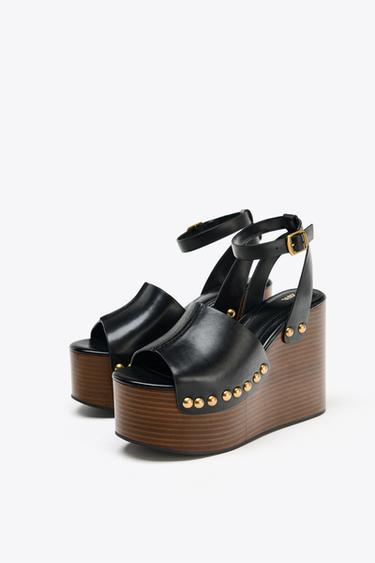 SANDALES COMPENSÉES EN CUIR À CLOUS - Noir de Zara - Image 3