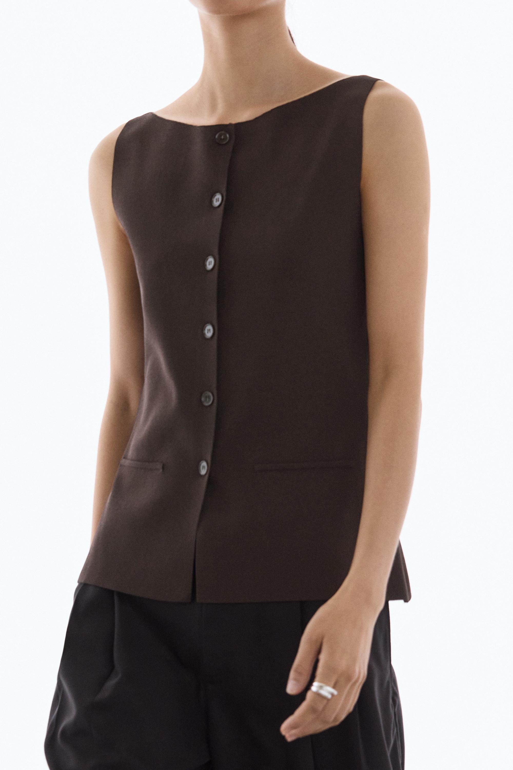 Knit vest with pocket details