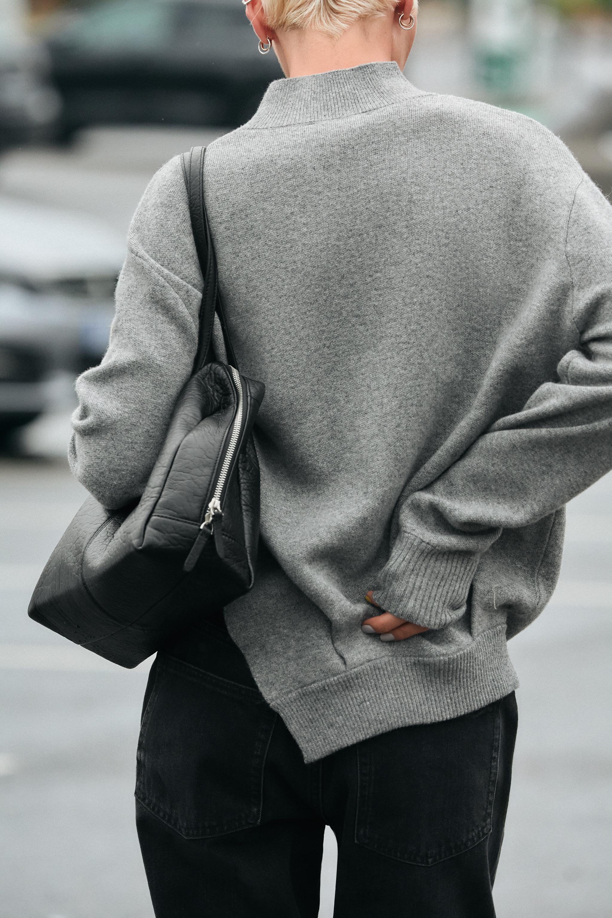 PLEAT DETAIL KNIT SWEATER