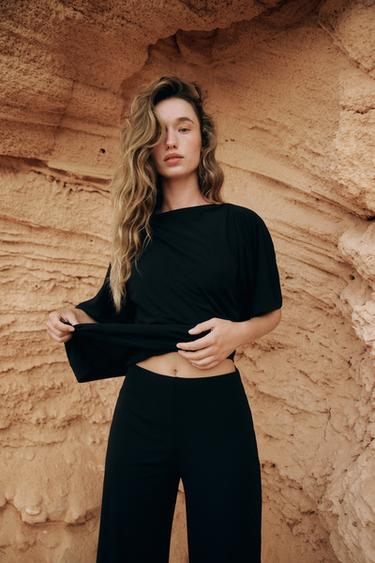 TOP CREPE DRAPEADO - Negro de Zara