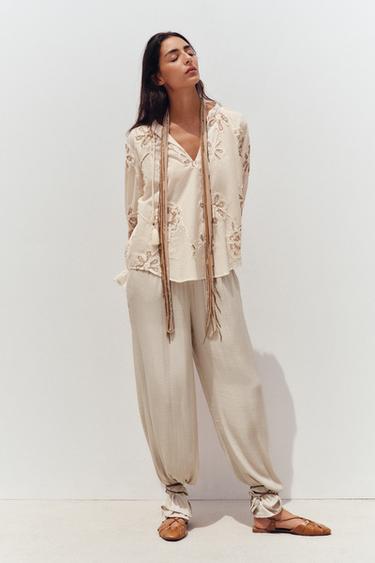 BLUSE MIT STRUKTURSTICKEREI - Cremefarben von Zara - Bild 0