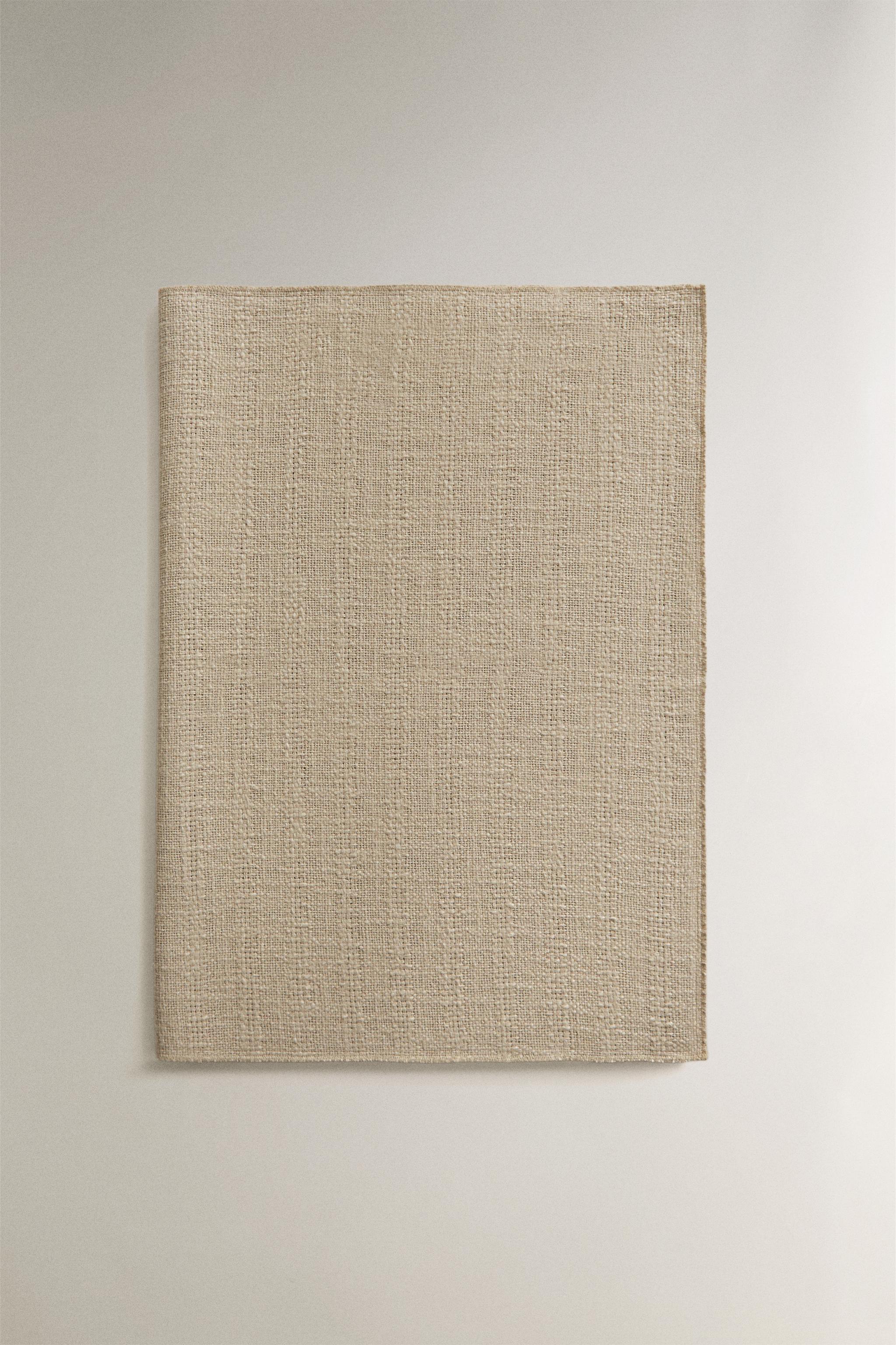 TEXTURED LINEN TABLE RUNNER