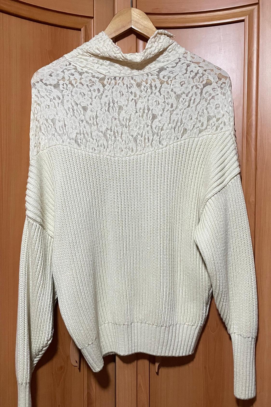 RIBBED SWEATER WITH LACE TRIM