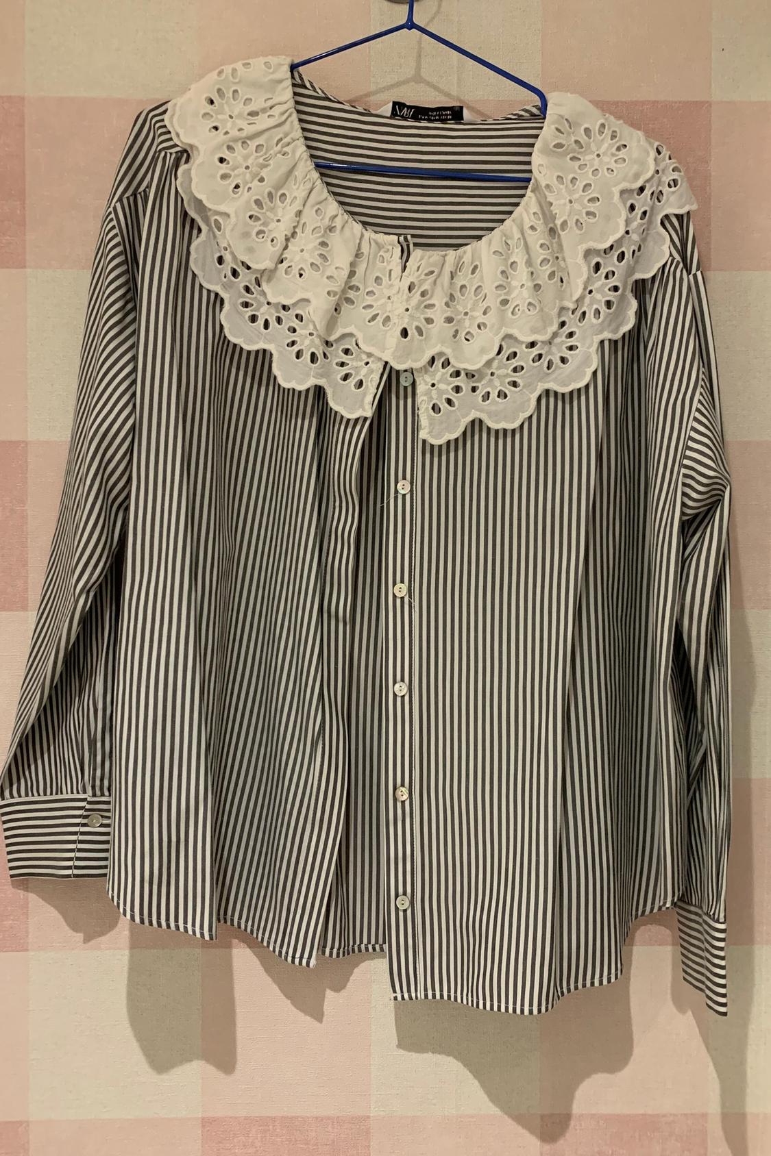 BLOUSE WITH CONTRASTING STRIPES