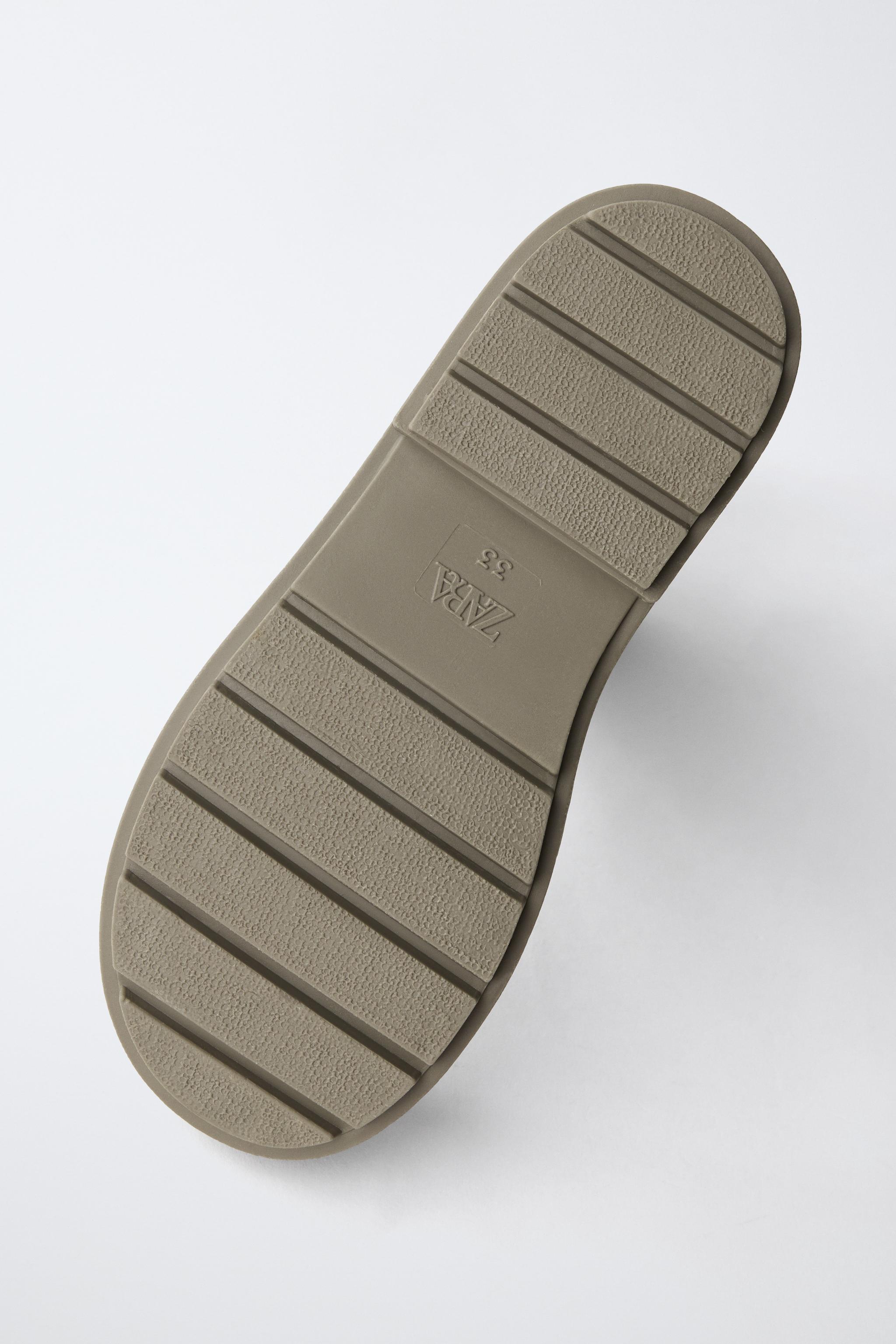 ADJUSTABLE RAIN BOOTS