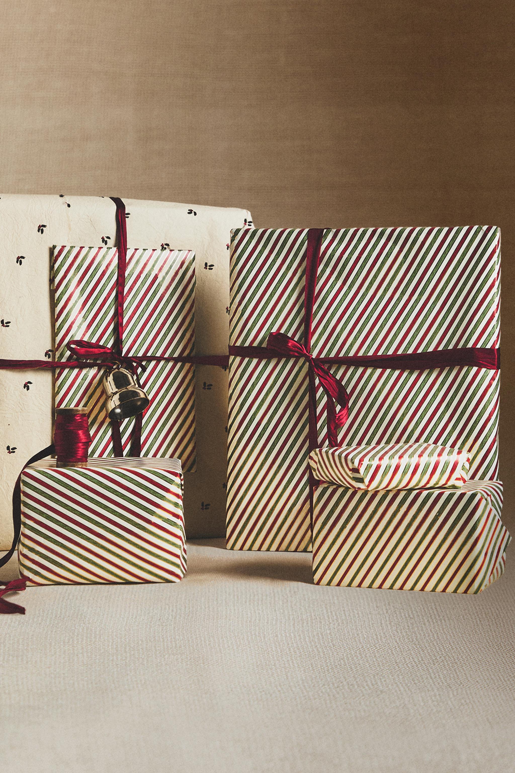 SHINY STRIPED CHRISTMAS WRAPPING PAPER