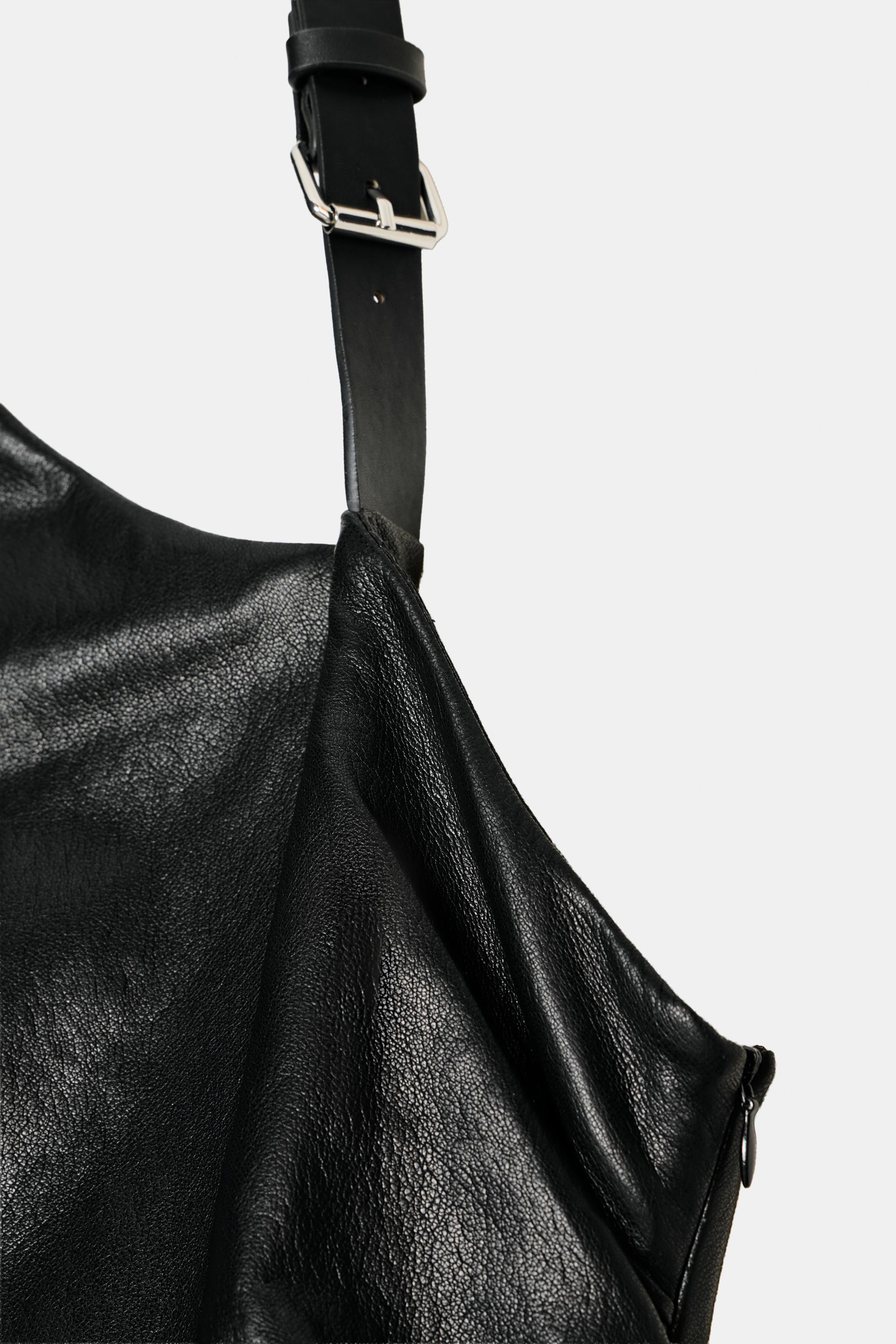 BUCKLE HALTER TOP