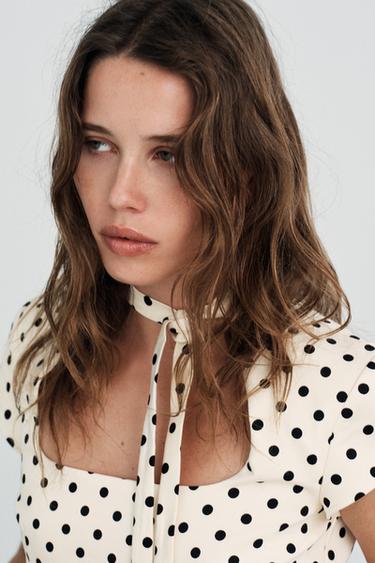 ROBE COURTE À NŒUD À POIS - Écru / Noir de Zara - Image 1