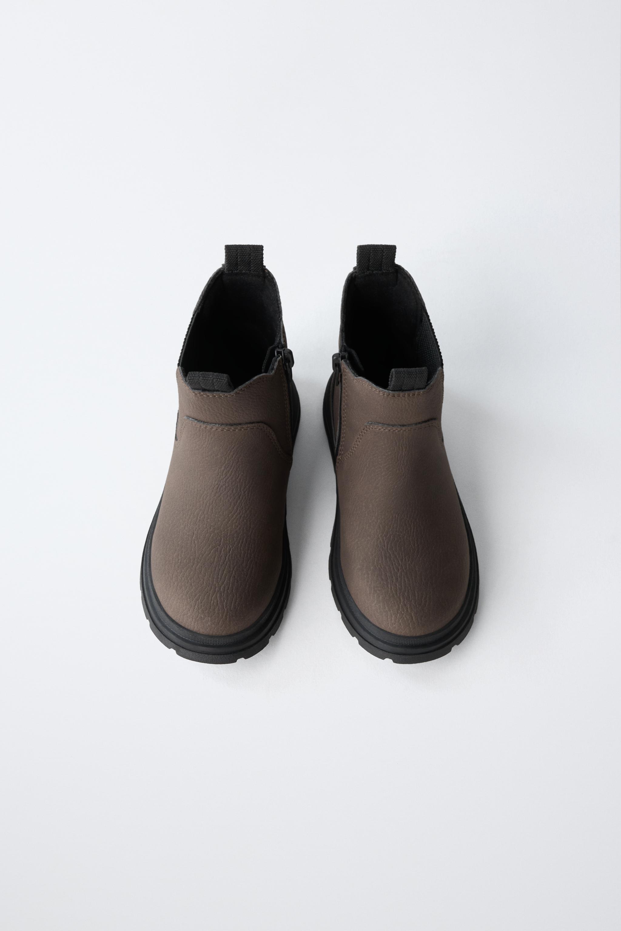 CHELSEA BOOTS