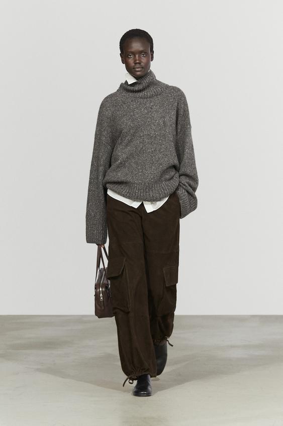 Pantalon cargo en cuir finition daim, bas capri - Chocolat de Zara - Image 0