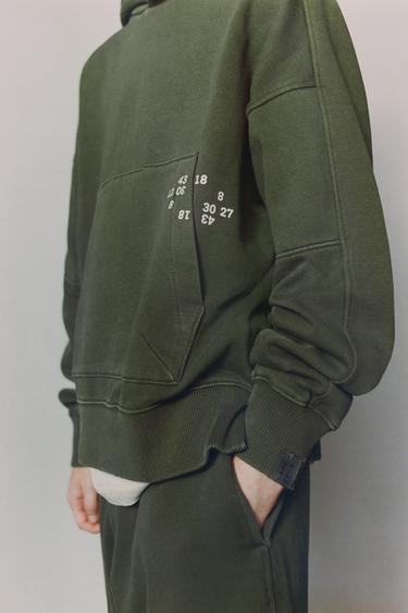 SWEAT À CAPUCHE TEINT EN PIÈCE - Vert de Zara