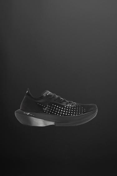 TÊNIS PARA CORRER LONGAS DISTÂNCIAS - Preto da Zara