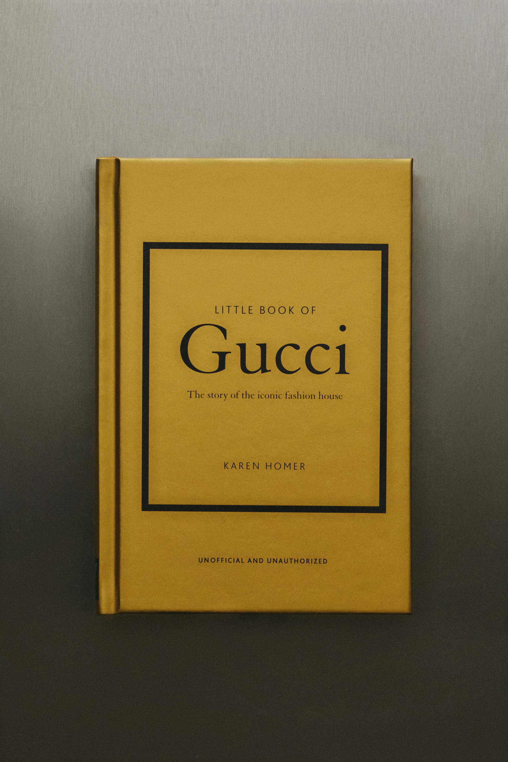 CARTEA THE LITTLE BOOK OF GUCCI - Kaki închis | ZARA România