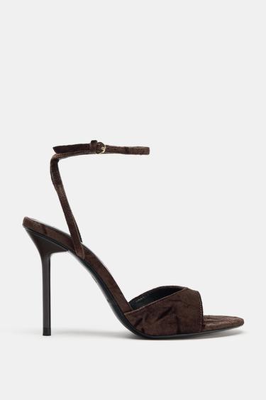 SANDALIA TACÓN EFECTO TERCIOPELO - Marrón de Zara