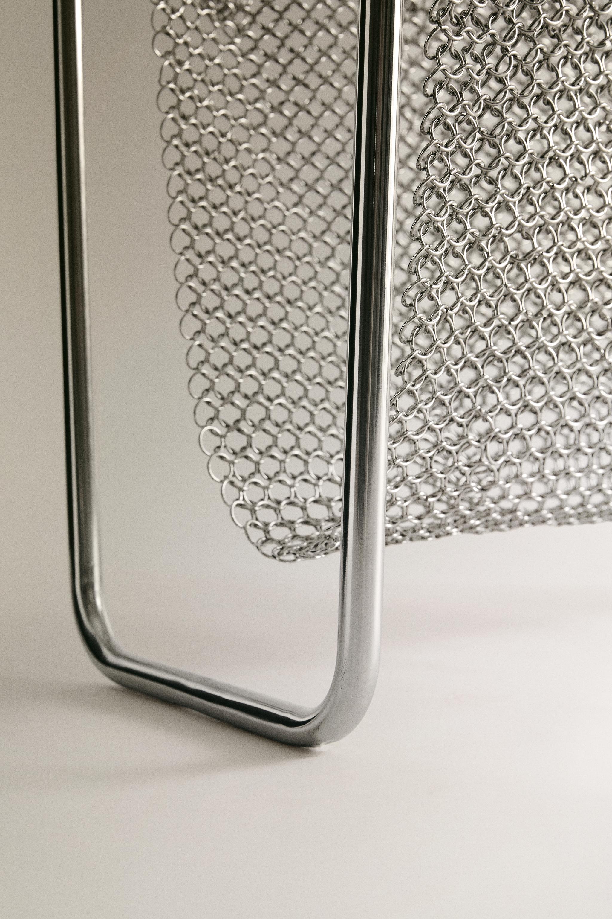 MESH METAL MAGAZINE RACK