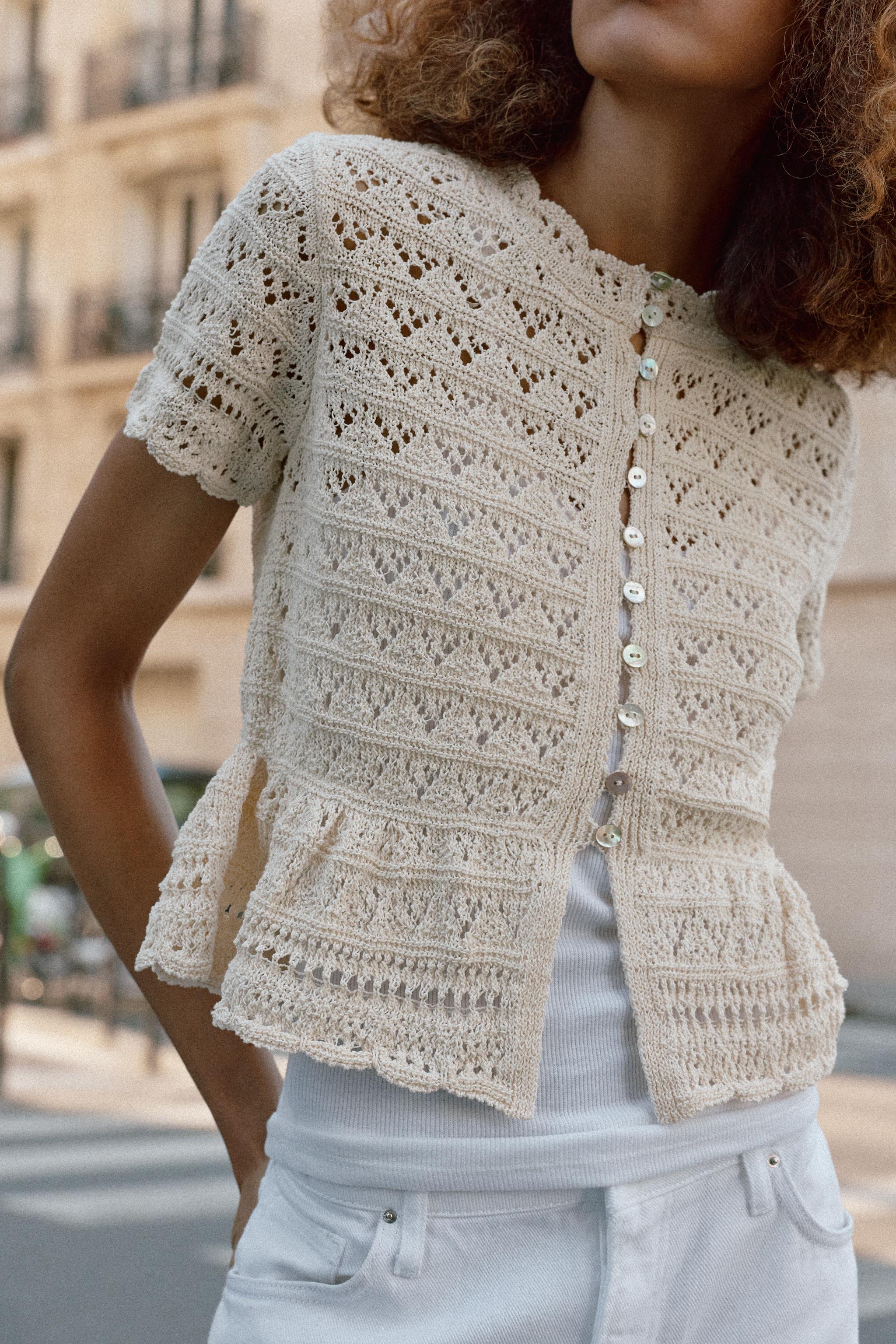 GILET EN MAILLE POINTELLE À MANCHES COURTES