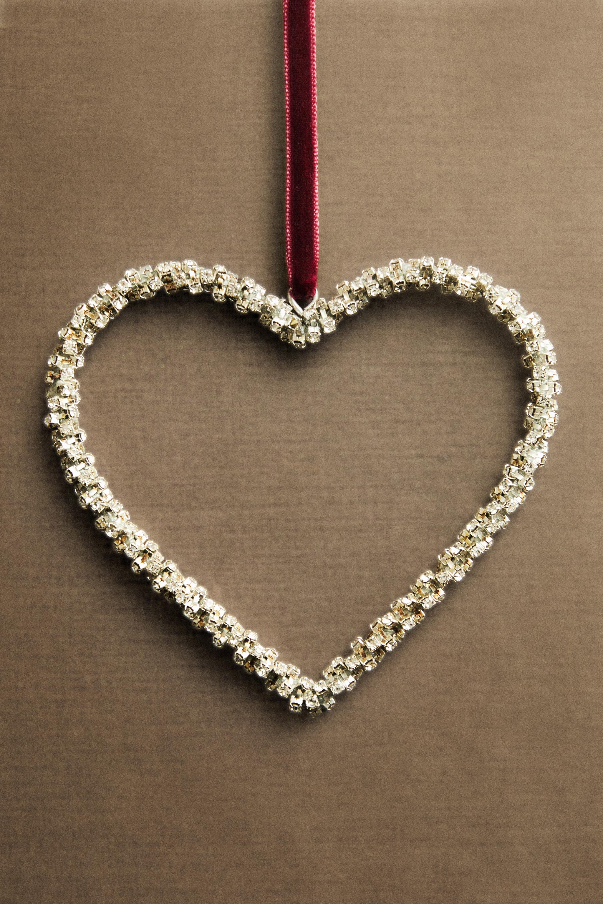 TEXTURED HEART CHRISTMAS TREE ORNAMENT