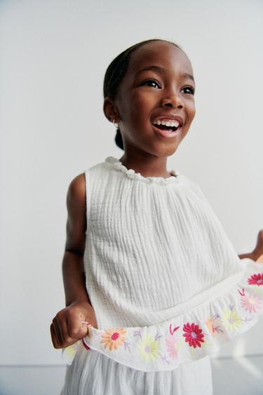 CAMISA FLORES BORDADAS - Blanco roto de Zara