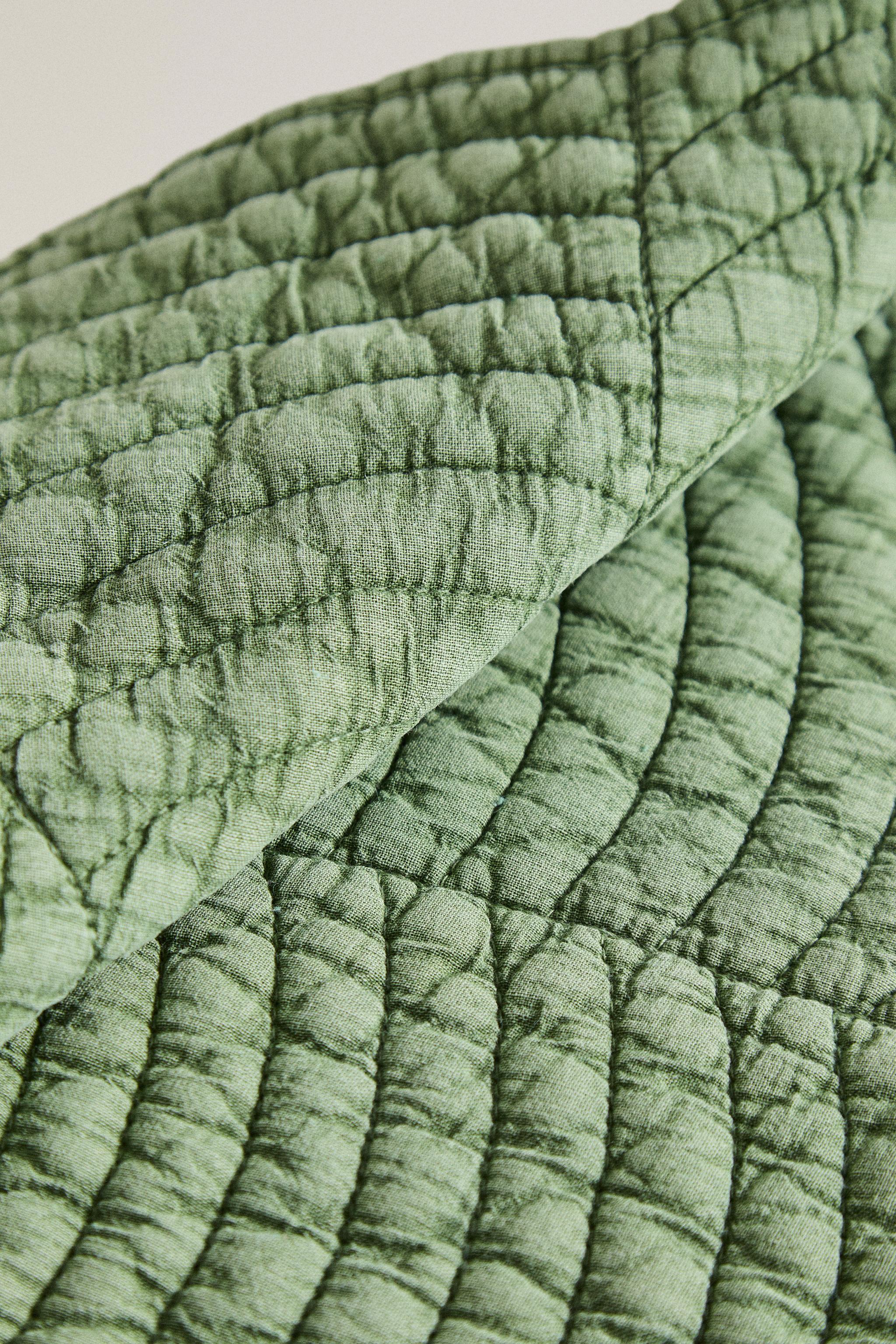 QUILTED CLOVER PLACEMAT
