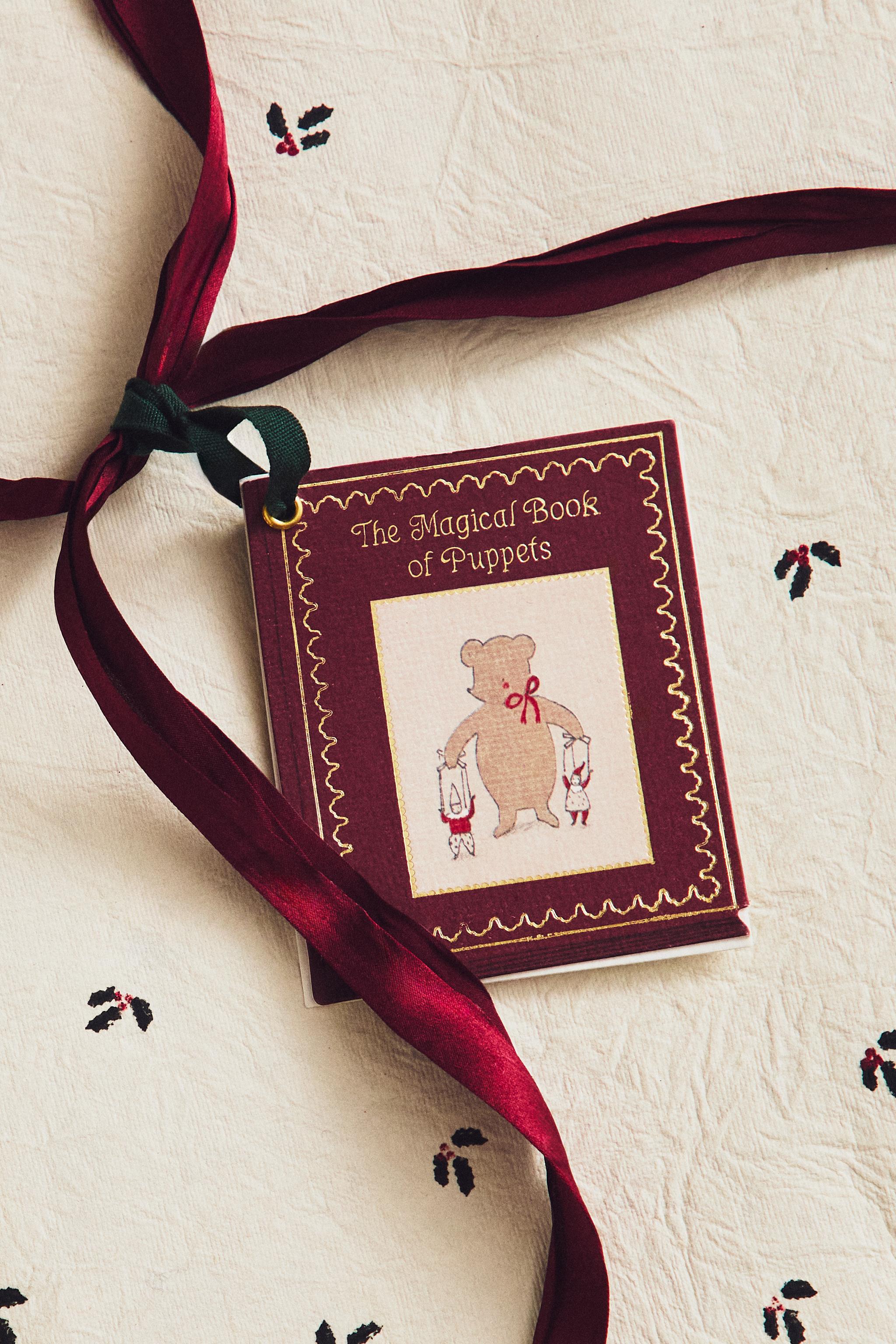 SET OF CHRISTMAS BOOK GIFT LABELS (SET OF 10)
