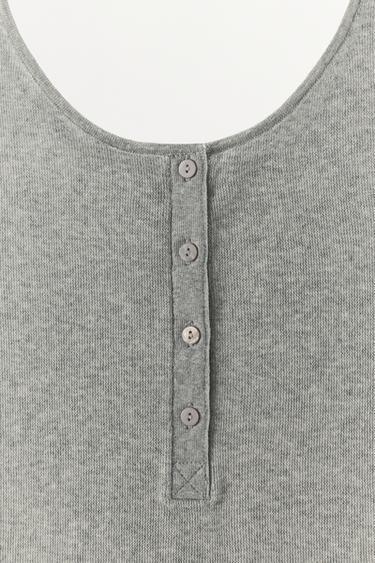 TOP EN MAILLE À BOUTONS - Gris de Zara - Image 4