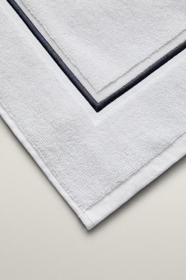 SCALLOPED BATH MAT — Navy / White 2