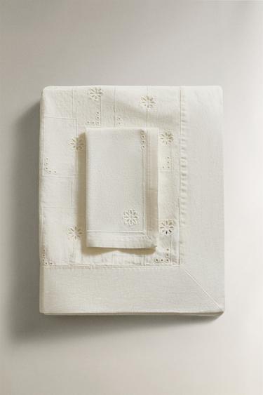 TABLECLOTH WITH CUTWORK EMBROIDERY - White by Zara