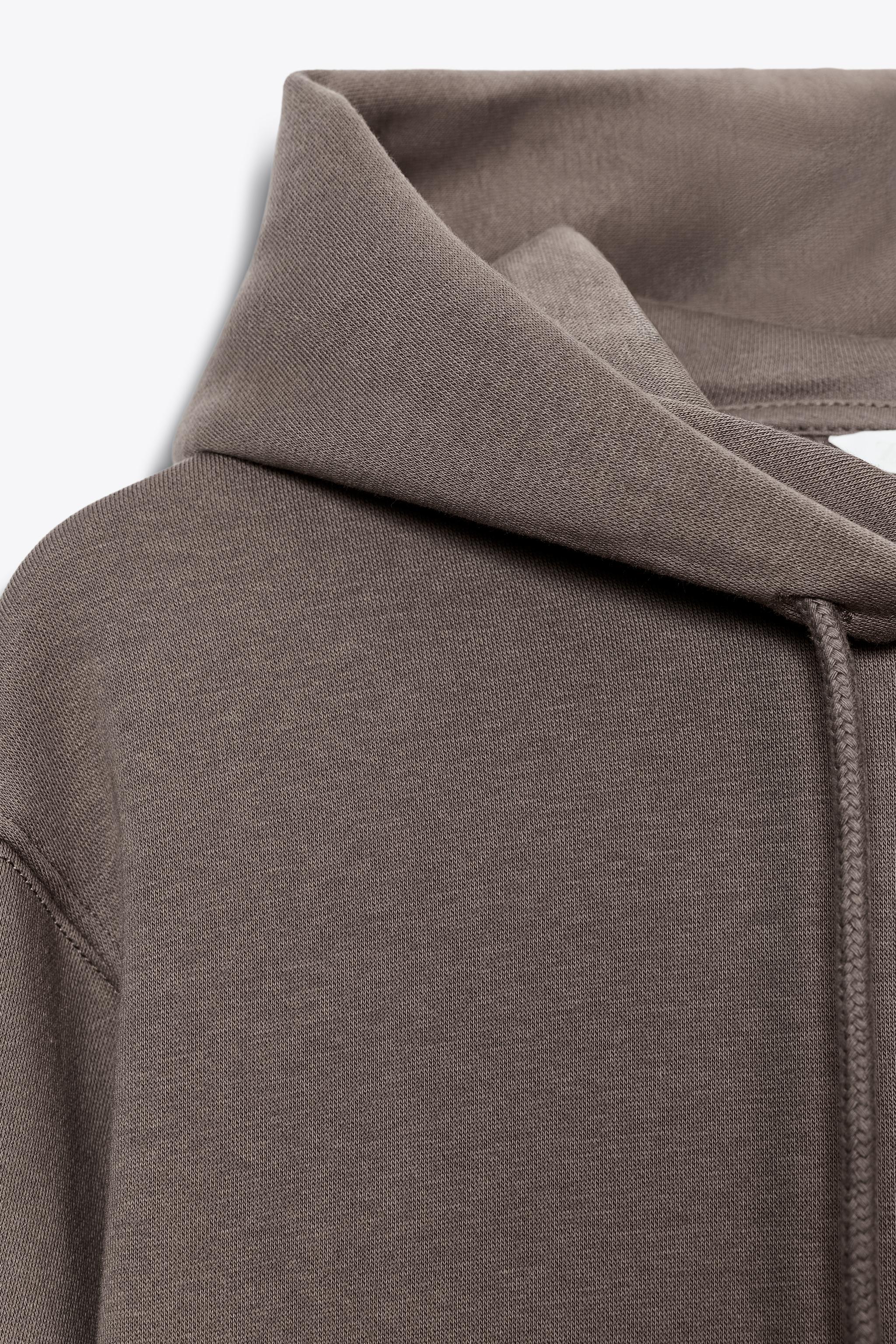 BASIC HOODIE SWEATSHIRT