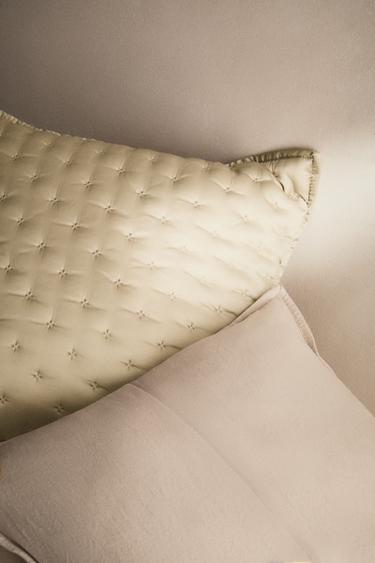 PLAIN QUILTED CUSHION COVER WITH KNOTS - Cava by Zara