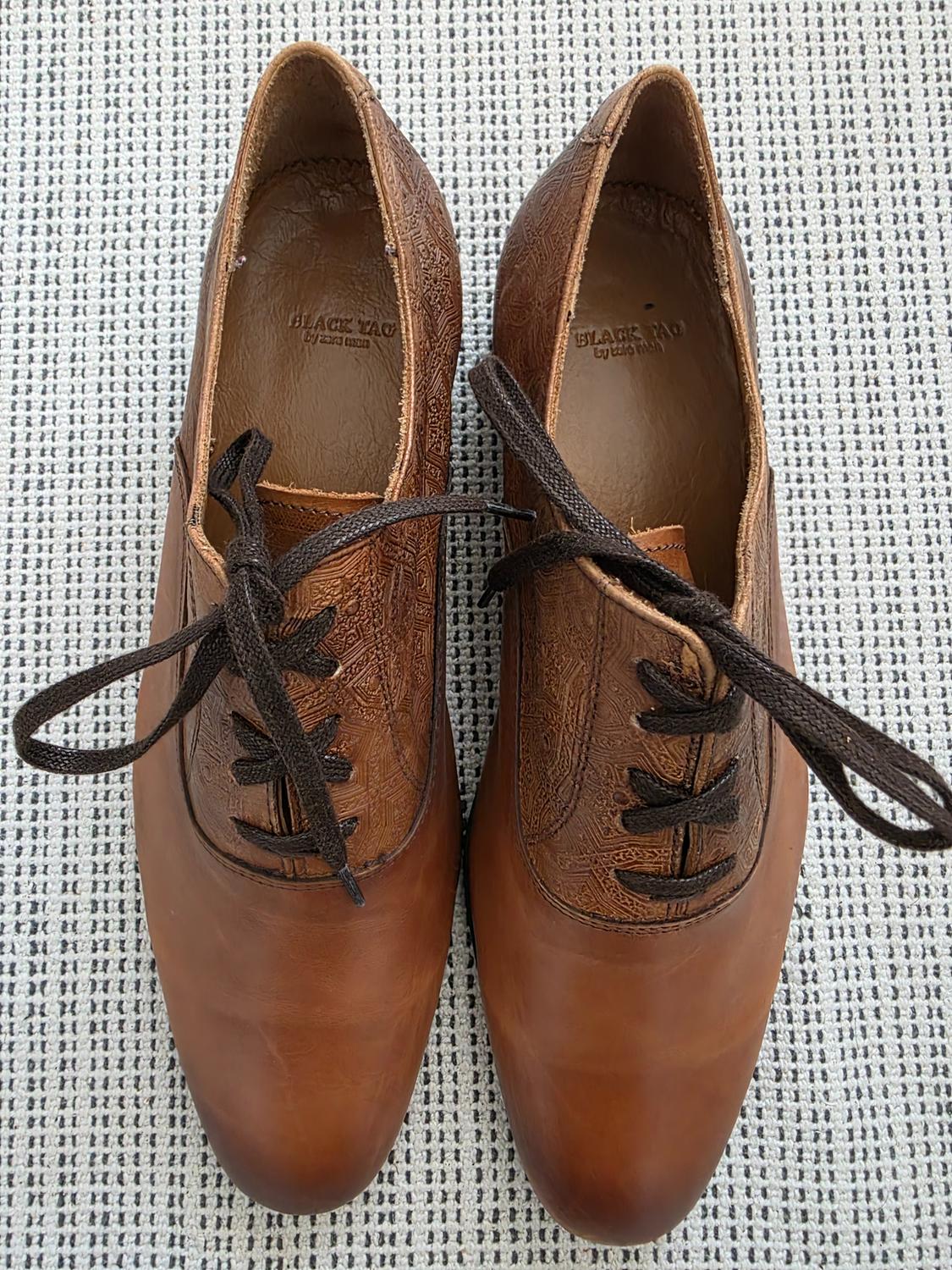 TAN BROWN EMBOSSED LEATHER SHOES - Image 2