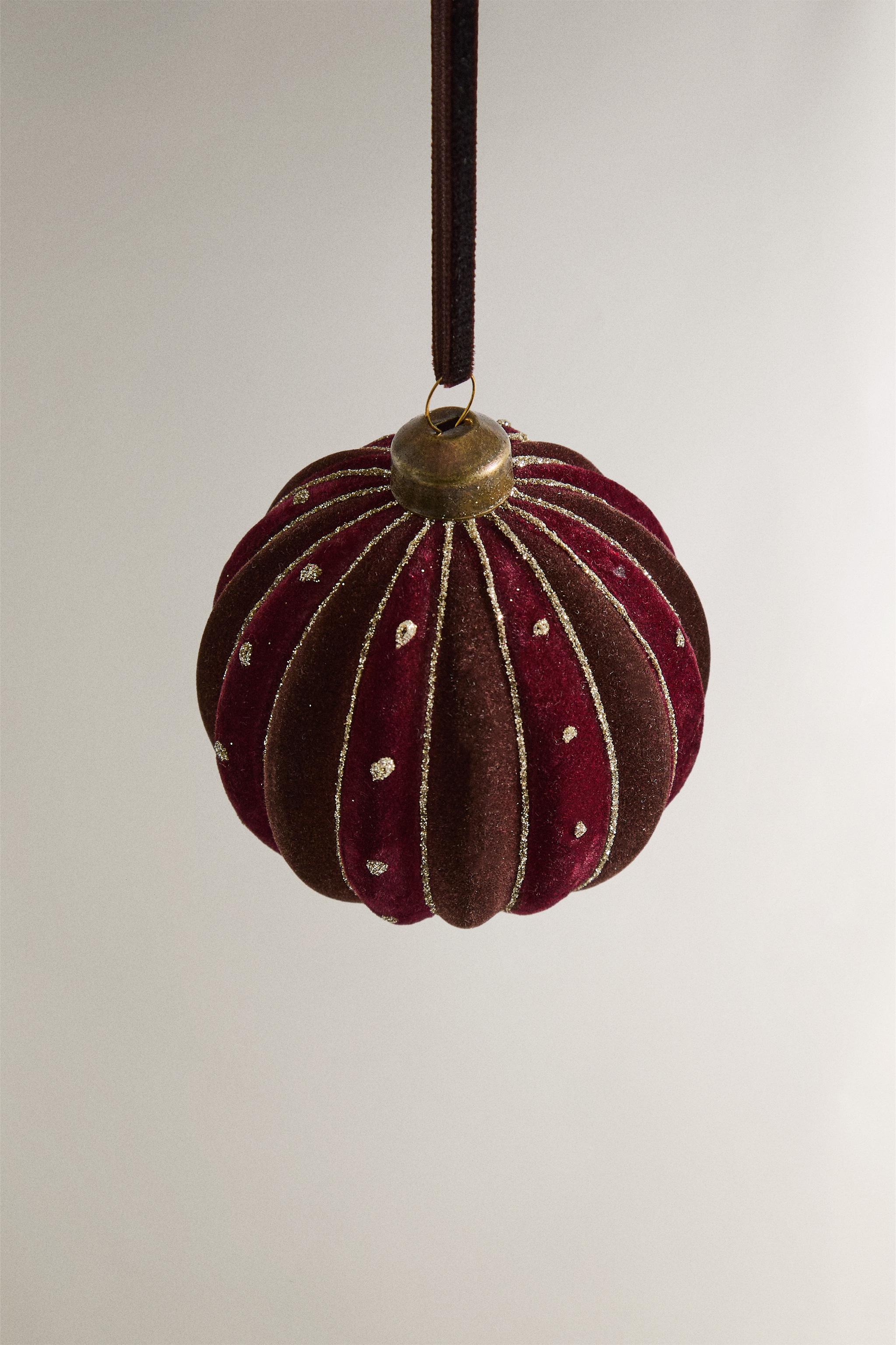 CHRISTMAS TREE VELVET BALL ORNAMENT