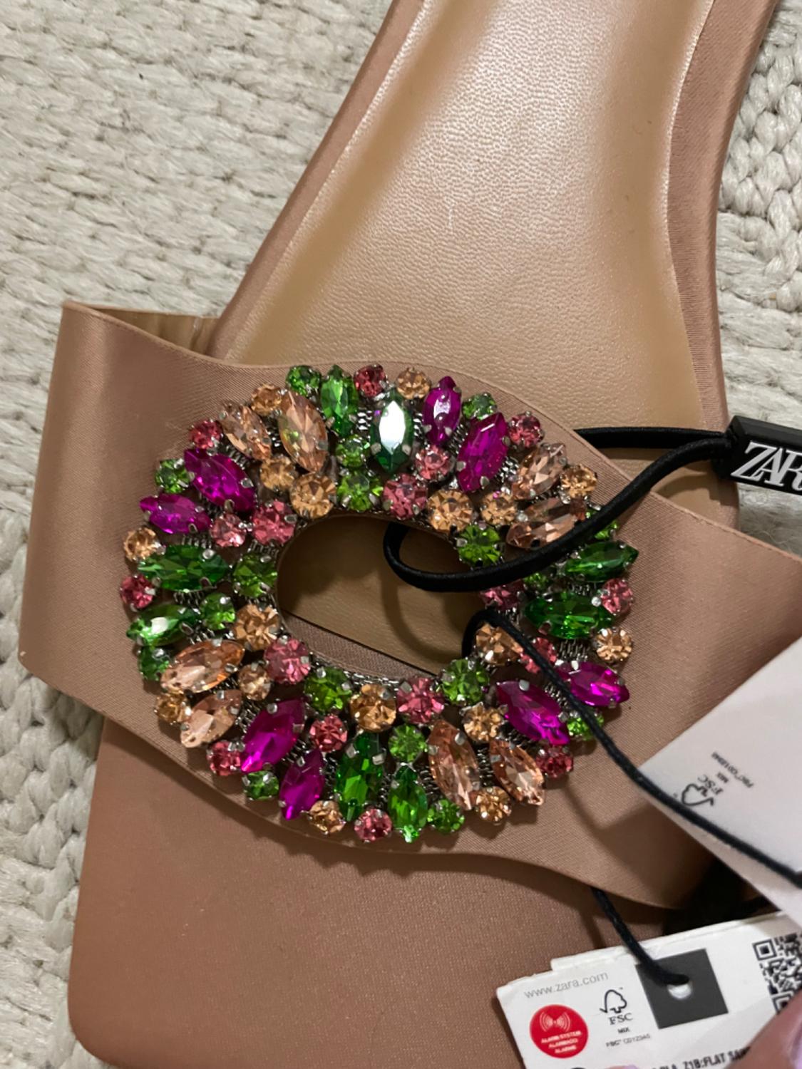 EMBELLISHED FLAT SANDALS - Image 4