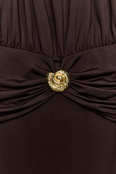 ROBE DRAPÉE À ENCOLURE AMÉRICAINE - Marron de Zara - Image 7